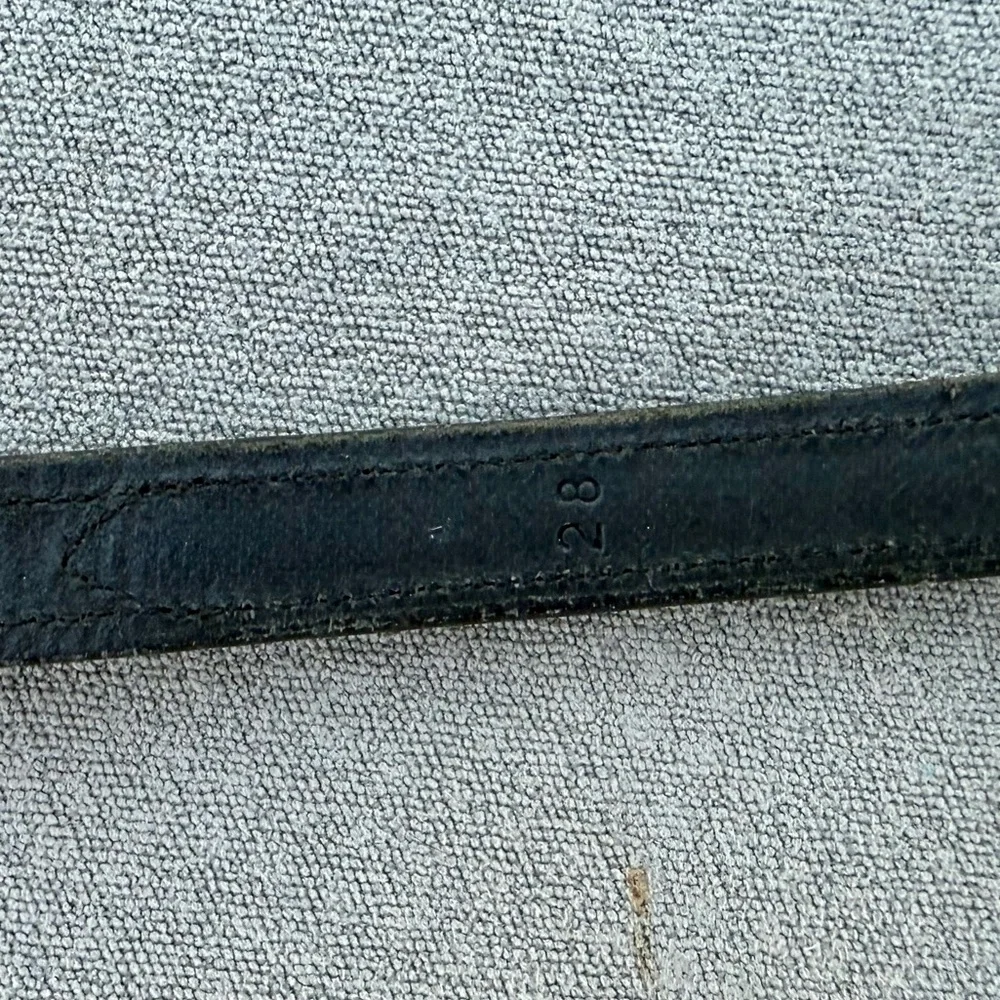 Ralph Lauren woman’s / girl’s 28 inch belt, Made in Italy Navy w/ brass buckle - Picture 4 of 5